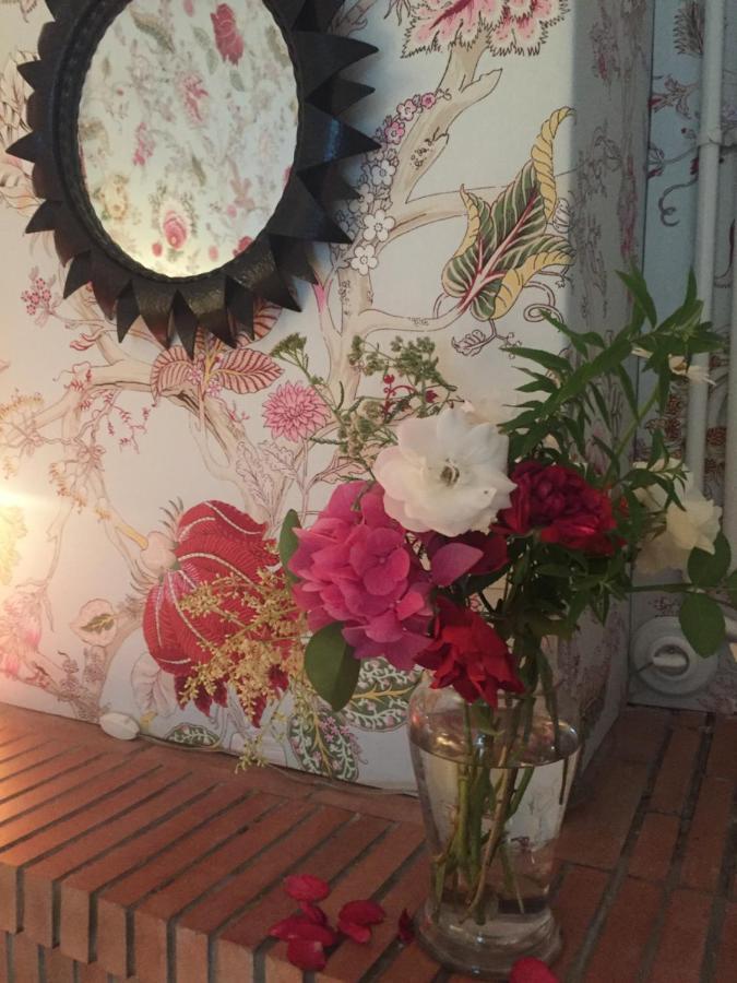 Bed and Breakfast DameChouette Pujols  Exterior foto