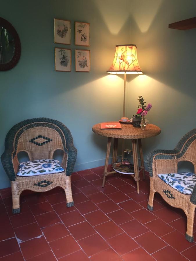 Bed and Breakfast DameChouette Pujols  Exterior foto
