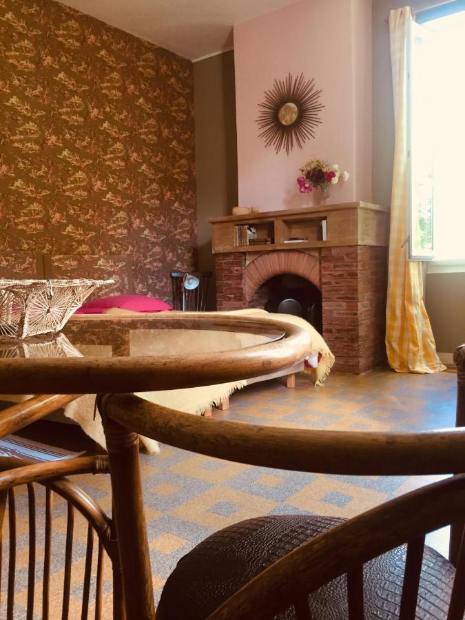Bed and Breakfast DameChouette Pujols  Exterior foto